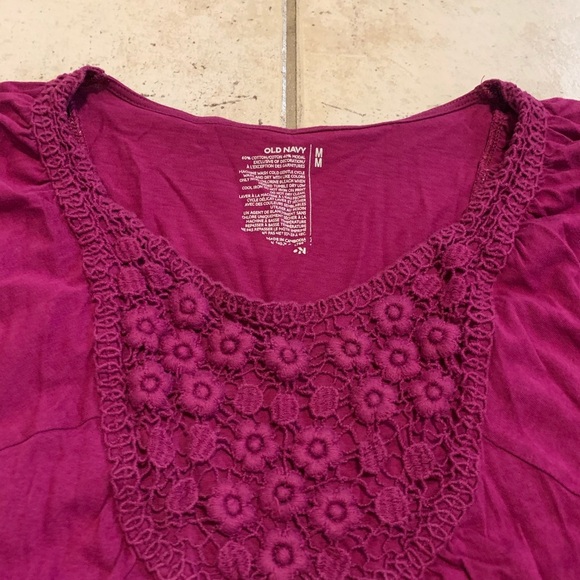 Old Navy Crochet Yoke Peasant Top Blouse M Magenta Pink Size Medium - Picture 2 of 5